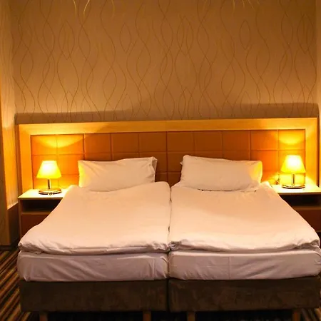 Julian 3* シュチェチン